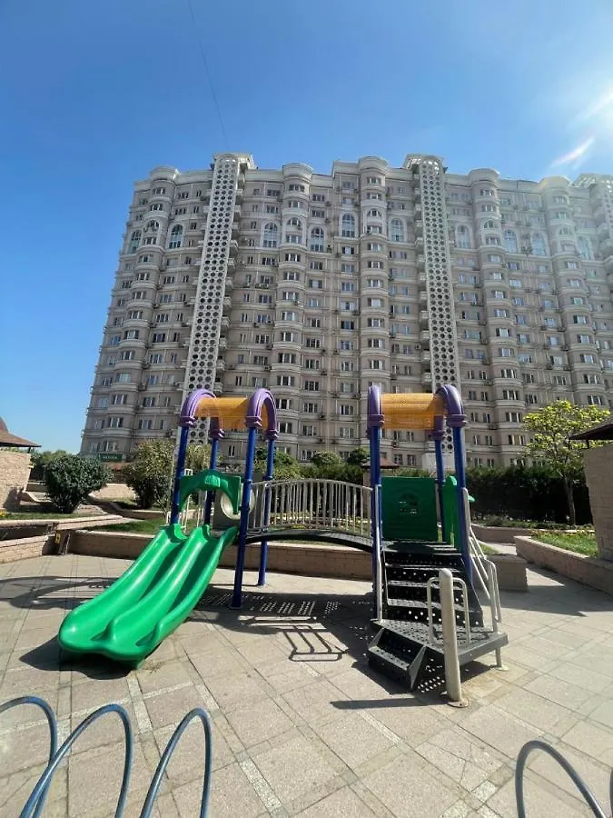 Ferienwohnung Просторная Квартира В Верхней Части Мегаполиса Almaty 0*,