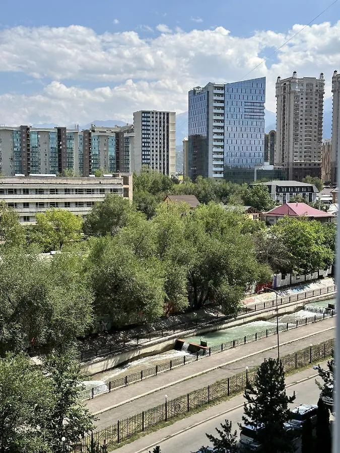Ferienwohnung Просторная Квартира В Верхней Части Мегаполиса Almaty Apartment